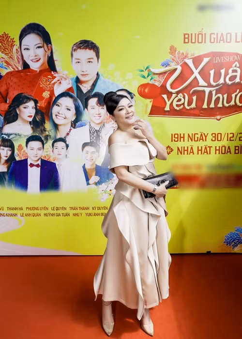 Ở tuổi 54, nữ ca sĩ dành nhiều thời gian để chăm sóc nhan sắc.