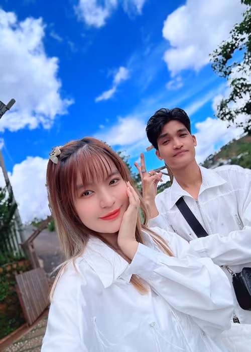 Thảo Vy gắn bó với Mạc Văn Khoa khi anh chưa có gì trong tay. Ảnh: FB Thảo Vy.