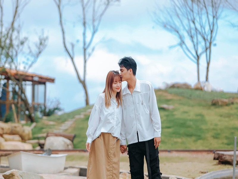 Vợ chồng Mạc Văn Khoa thường xuyên đi du lịch. Ảnh: FB Mạc Văn Khoa.