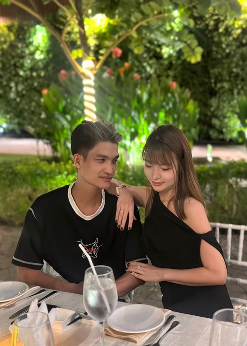 Đến nay, Mạc Văn Khoa là diễn viên hài đắt show. Ngoài ra, anh còn cùng vợ kinh doanh khá thành công. Ảnh: FB Thảo Vy.