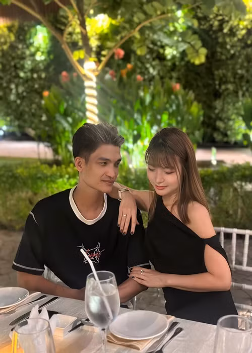 Đến nay, Mạc Văn Khoa là diễn viên hài đắt show. Ngoài ra, anh còn cùng vợ kinh doanh khá thành công. Ảnh: FB Thảo Vy.