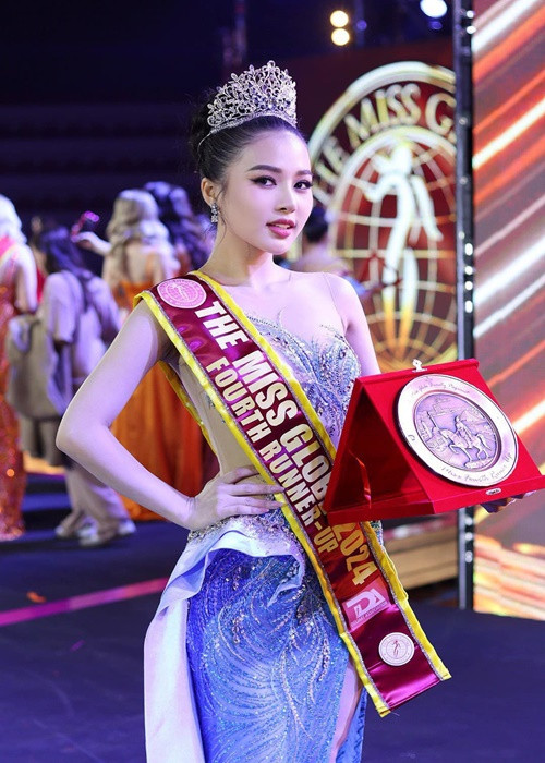 Trong chung kết Miss Globe 2024, Đỗ Hà Trang đoạt danh hiệu Á hậu 4 cùng giải thưởng Người đẹp được yêu thích nhất.