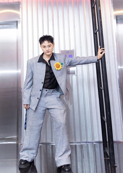 Năm 2020, ca sĩ Thanh Duy thú nhận trong nhiều năm qua, anh bị quấy rối tình dục từ chính người hâm mộ quá khích. Ban đầu, khán giả lớn tuổi bày tỏ sự hâm mộ đến Thanh Duy nhưng dần dần trở thành những lời lẽ bày tỏ tình cảm, thậm chí họ gửi ảnh nhạy cảm đến email, tin nhắn Facebook, tin nhắn Instagram của nam ca sĩ. Ảnh: FB Thanh Duy.