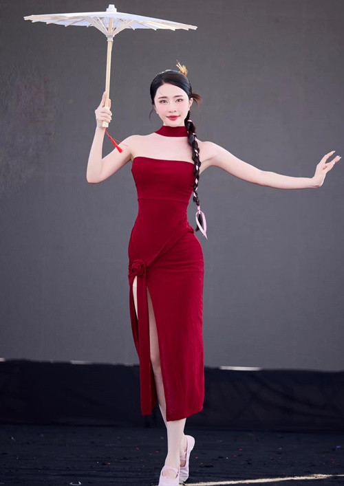 Quỳnh Nga gợi cảm bội phần sau một lần ly hôn. Ảnh: FB Quỳnh Nga.