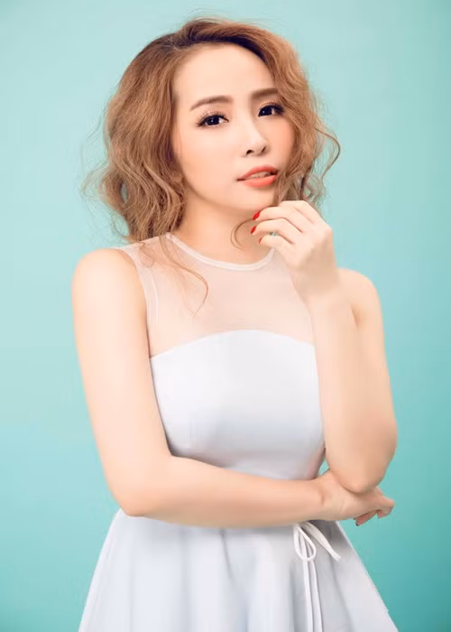 Nữ ca sĩ quyết định nâng ngực vào năm 2019. Ảnh: FB Quỳnh Nga.