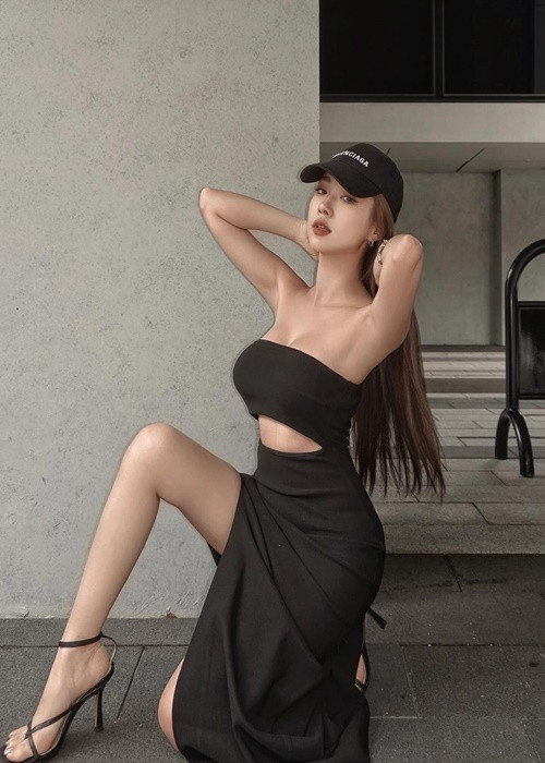 Hot girl xinh đẹp đang là người mẫu, blogger tự do.