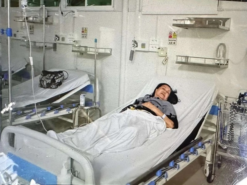 NSND Kim Cương cho biết, chứng rung nhĩ là tật bẩm sinh, không phải bệnh. Gần đây, dù nhận thấy một số dấu hiệu về tim nhưng do bận rộn và chủ quan, bà không đi bệnh viện kiểm tra. Ảnh: Người Lao Động.