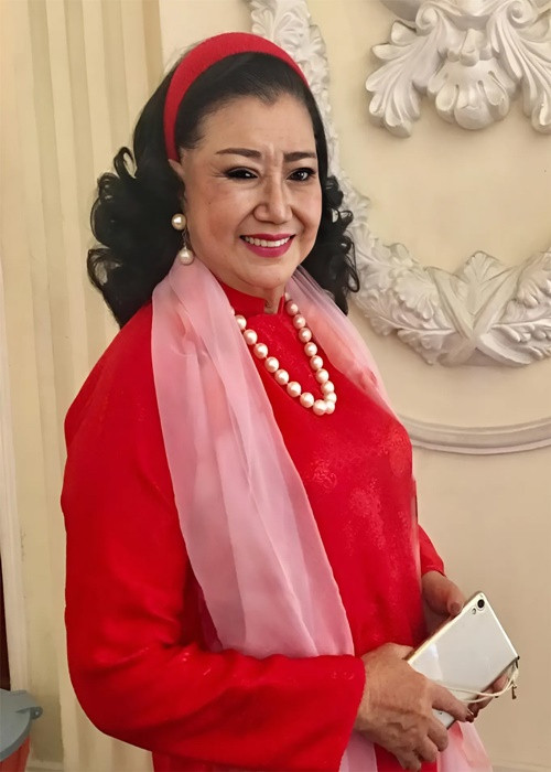 Nghệ sĩ Kim Cương chia sẻ trên Người Lao Động, khi thật sự khỏe, bà sẽ kết nối lại với NSND Trịnh Thúy Mùi - Chủ tịch Hội Nghệ sĩ Sân khấu Việt Nam và bà Tô Bích Châu - Phó Chủ tịch Ủy ban Trung ương Mặt trận Tổ quốc Việt Nam để tiến hành suất diễn mang ý nghĩa tốt đẹp. Ảnh: Vietnamnet.