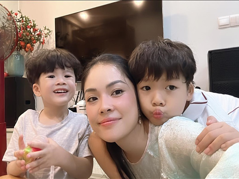 Dương Cẩm Lynh đang làm mẹ đơn thân. Nữ diễn viên sinh con trai đầu lòng Will năm 2016. Sau đó, Dương Cẩm Lynh bí mật mang bầu và sinh bé Liam. Ảnh: Dương Cẩm Lynh.