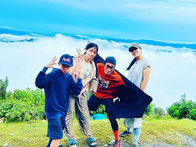 Thùy Trang thường xuyên đăng ảnh gia đình hạnh phúc trong khi Phạm Anh Khoa hạn chế chia sẻ hình ảnh bên vợ con. Ảnh: FB Thuỳ Trang.