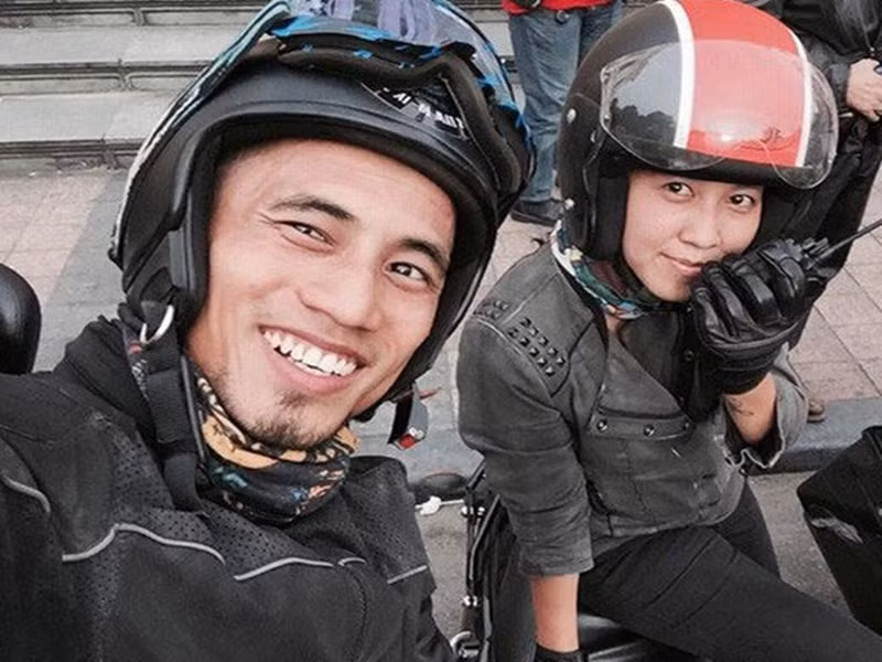 Sau khi kết hôn, vợ Phạm Anh Khoa bỏ công việc kế toán để chuyển sang làm quản lý cho chồng. Ảnh: Sức Khoẻ Đời Sống.