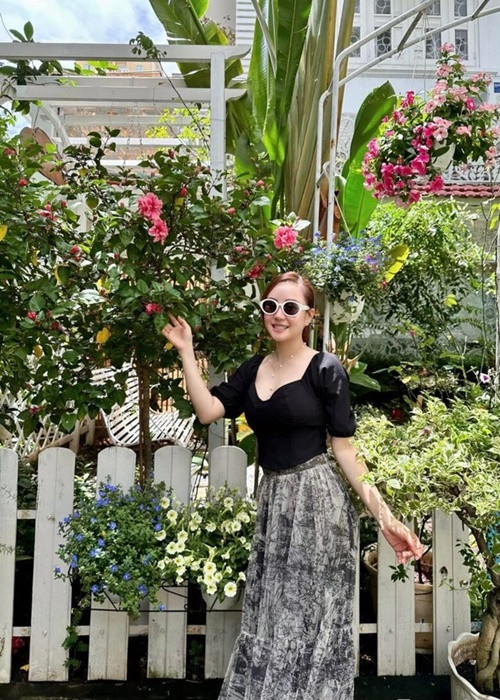 Giọng ca Đồng xanh trồng nhiều hoa, cây trái trong cơ ngơi rộng thênh thang.