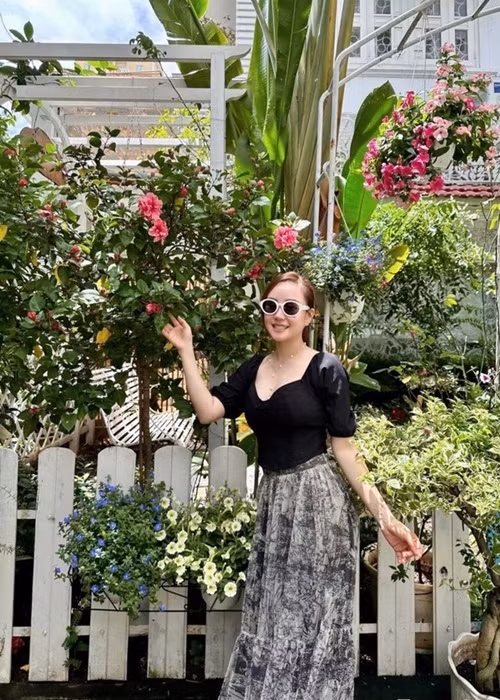 Giọng ca Đồng xanh trồng nhiều hoa, cây trái trong cơ ngơi rộng thênh thang.