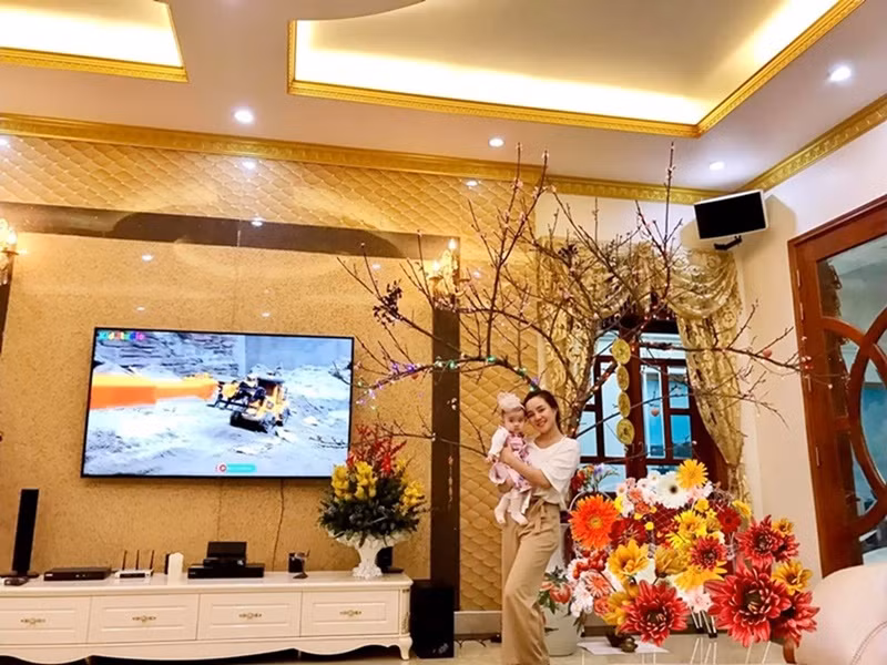 Nữ ca sĩ trang hoàng nhà cửa lộng lẫy mỗi dịp lễ.