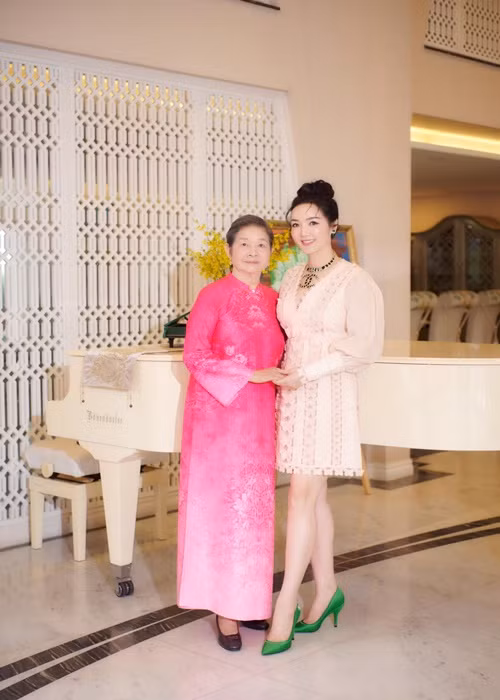 Mẹ của Hoa hậu Giáng My là hoa khôi của trường Nhạc viện Hà Nội, nay là Học viện Âm nhạc Quốc gia.