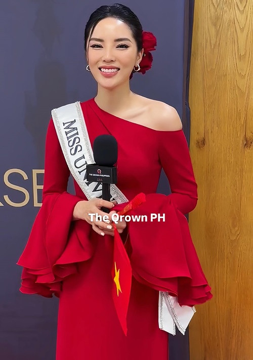Kỳ Duyên giới thiệu bản thân khá lưu loát bằng tiếng Anh. Ảnh: Fanpage Miss Universe.