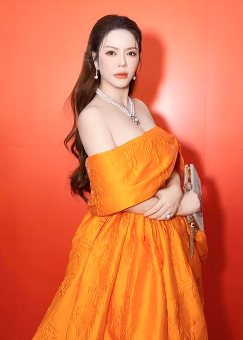 Vòng một của Lý Nhã Kỳ lớn tự nhiên, không qua chỉnh sửa. Ảnh: FB Lý Nhã Kỳ.