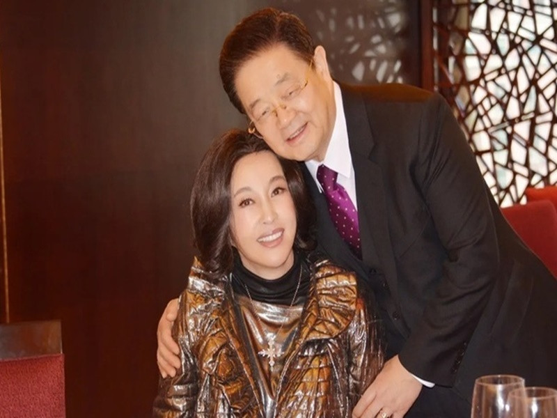 Người chồng thứ 4 của Lưu Hiểu Khánh là Vương Hiểu Ngọc - một đại gia ngành nội thất, theo đuổi Lưu Hiểu Khánh khoảng 20 năm. Ảnh: Dân Việt.