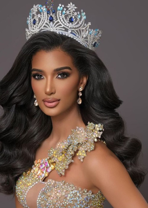 Dàn đối thủ của Kỳ Duyên còn gồm đại diện CH Dominica - Celinee Santos Frias. Celinee có chiều cao 1m81, sở hữu nhan sắc ngọt ngào quyến rũ. Celinee là Á hậu 4 của cuộc thi Hoa hậu Quốc tế 2022. Ảnh: Instagram Celinee Santos Frias.