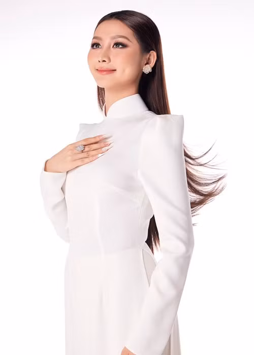 Ít giờ trước chung kết, Quế Anh chia sẻ, Miss Grand International 2024 là một giấc mơ lớn mà cô may mắn được chạm tay và chinh phục. Nàng hậu cho biết, bản thân cô chưa tốt, vẫn còn rất nhiều thiếu sót và mong khán giả cho cô cơ hội trau dồi, hoàn thiện mình. Ảnh: FB Quế Anh.