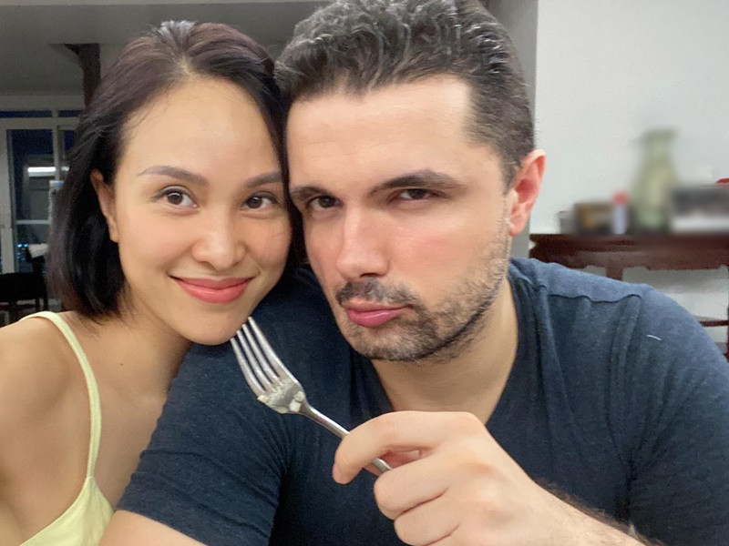 Phương Mai tâm sự trong cuộc phỏng vấn trên Vietnamnet, lúc mới quen Marcin, cô hay dọa sẽ chia tay nếu anh đòi cưới.