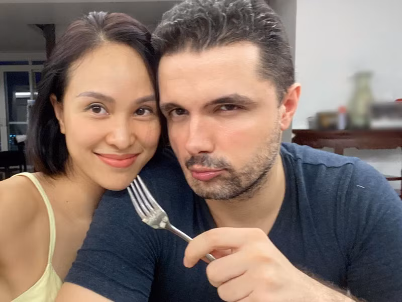 Phương Mai tâm sự trong cuộc phỏng vấn trên Vietnamnet, lúc mới quen Marcin, cô hay dọa sẽ chia tay nếu anh đòi cưới.