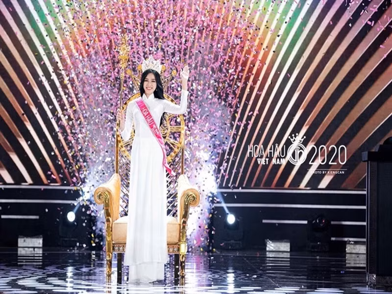 Sự nghiệp của Đỗ Thị Hà thăng hoa sau khi cô đăng quang Hoa hậu Việt Nam 2020. Ảnh: Kiếng Cận/BTC.