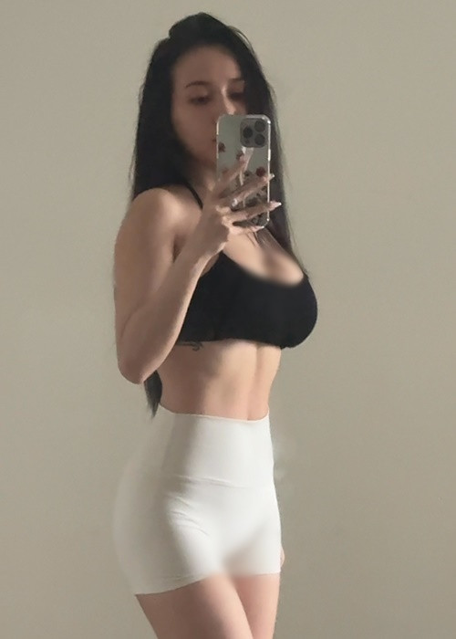 Vóc dáng của Sĩ Thanh là niềm mơ ước của bao cô gái.