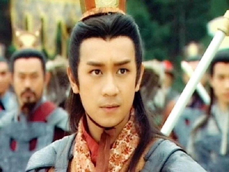 “Đoàn Dự” Trần Hạo Dân từng được xem là nam diễn viên không tuổi cho đến khi anh quyết định "dao kéo". Anh thực hiện căng da mặt và nâng mí vì mí mắt có dấu hiệu sụp xuống. Ảnh: Giao Thông.