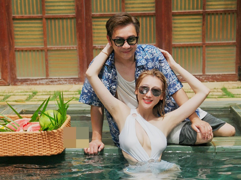 Vợ Trần Hạo Dân vẫn trẻ trung, gợi cảm dù từng 4 lần sinh nở. Ảnh: Weibo Trần Hạo Dân.