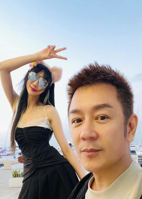 5 năm sau khi bị chê, gương mặt của Trần Hạo Dân hài hòa hơn. Ảnh: Weibo Trần Hạo Dân.