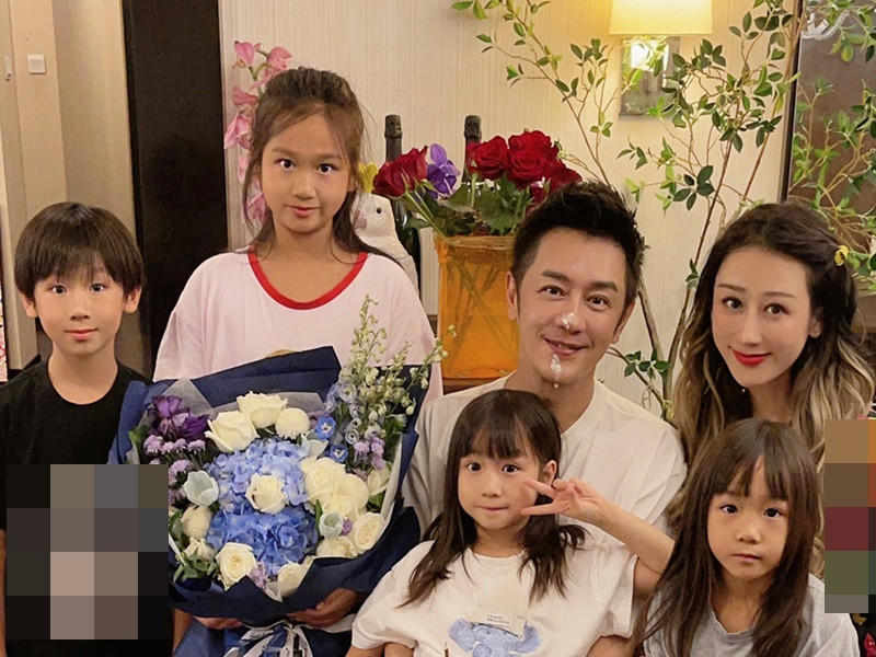 Tưởng Lệ Sa sinh con vào năm 2011, 2013, 2015 và 2016. Nữ người mẫu đồng hành cùng Trần Hạo Dân qua nhiều sóng gió sự nghiệp. Ảnh: Weibo Trần Hạo Dân.
