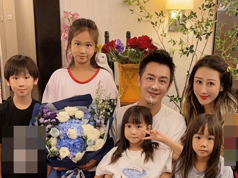 Tưởng Lệ Sa sinh con vào năm 2011, 2013, 2015 và 2016. Nữ người mẫu đồng hành cùng Trần Hạo Dân qua nhiều sóng gió sự nghiệp. Ảnh: Weibo Trần Hạo Dân.