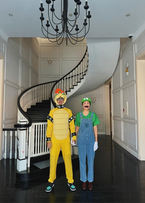 Vợ chồng Tăng Thanh Hà cùng các con thường xuyên nhập vai các nhân vật mà gia đình yêu thích mỗi mùa Halloween.