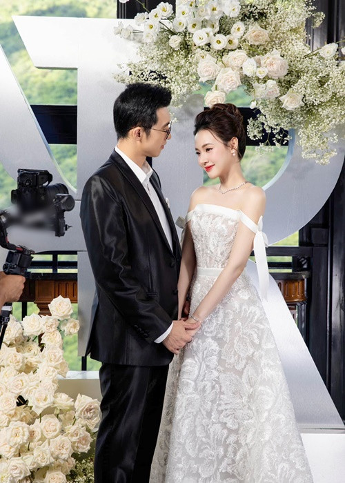 Khoảnh khắc ngọt ngào của Midu - Minh Đạt trong một chương trình thời trang.