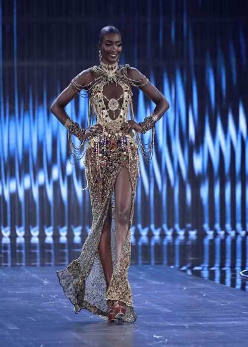 Mỹ nhân người Pháp được mệnh danh "viên ngọc trai đen". Ảnh: Instagram Safietou Kabengele.