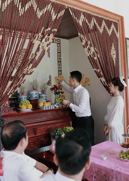 Theo Sastar, Thu Trang kinh doanh thời trang, là một hot girl trên TikTok. Ảnh: FB Tuấn Mõ.