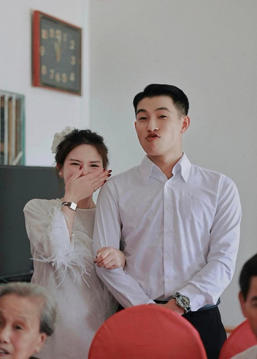 Vợ sắp cưới của Tuấn Mõ tên Thu Trang, sinh năm 1994, hơn nam diễn viên hai tuổi. Ảnh: FB Tuấn Mõ.