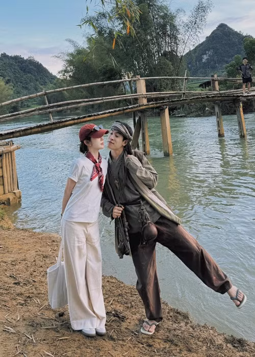 Nam diễn viên và bạn gái hơn tuổi được nhận xét đẹp đôi. Ảnh: FB Tuấn Mõ.