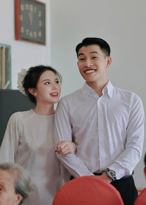 Trên trang cá nhân, diễn viên Tuấn Mõ vừa chia sẻ loạt ảnh ăn hỏi. Ảnh: FB Tuấn Mõ.