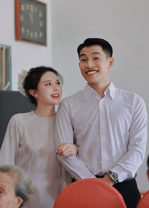 Trên trang cá nhân, diễn viên Tuấn Mõ vừa chia sẻ loạt ảnh ăn hỏi. Ảnh: FB Tuấn Mõ.