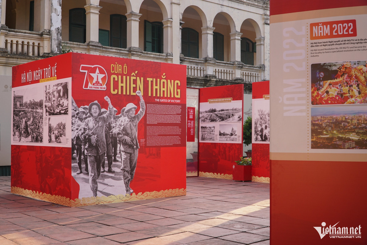 Hà Nội và những cửa ô được bố trí với 3 chủ đề nội dung: Cửa ô xưa, Cửa ô chiến thắng và Cửa ô Hà Nội hôm nay. Trong số nội dung trưng bày, có nhiều tài liệu, tư liệu với các hình ảnh, bản đồ, bản vẽ tái hiện phần nào lịch sử đô thị cổ của Hà Nội; sự đổi thay của hầu hết các cửa ô Hà Nội những năm cuối thế kỷ XIX đầu thế kỷ XX; quá trình phát triển, đổi thay của Hà Nội sau 70 năm tiếp quản Thủ đô.