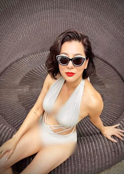 Body của Kỳ Duyên ở tuổi 59 không chút mỡ thừa, đầy quyến rũ.