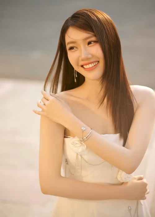 Body của nữ diễn viên nuột nà hơn, làn da trắng, mịn màng hơn. Ảnh: FB Thúy Ngân.