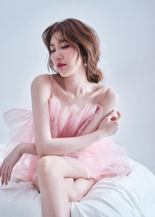 Nữ diễn viên phim Gạo nếp gạo trẻ “đốn gục” cánh mày râu bởi sắc vóc nuột nà. Ảnh: FB Thúy Ngân.