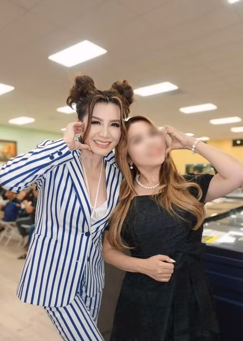 Nữ ca sĩ Trizzie Phương Trinh muốn bản thân trông trẻ trung ở tuổi 58.