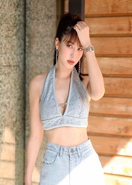 Theo Znews, Min Peechaya là giám đốc truyền thông của tập đoàn The iCon Group. Nữ diễn viên khẳng định, cô được mời làm đại diện truyền thông với mức lương không quá cao và không hề biết các hoạt động của tập đoàn. Ảnh: Instagram Min Pechaya.