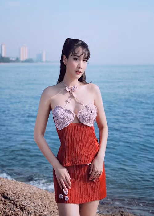 Min sinh năm 1989, giành giải Á hậu 1 cuộc thi Hoa hậu Teen Thái Lan năm 2006. Ảnh: Instagram Min Pechaya.