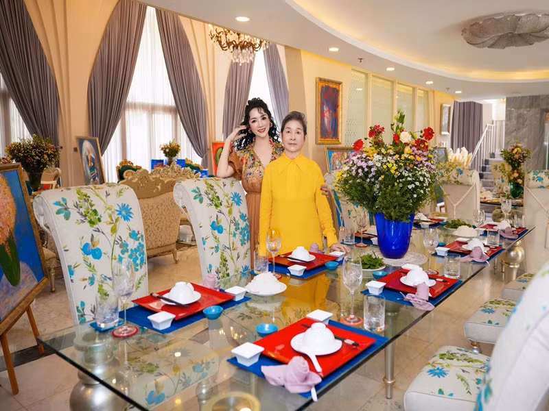 “Phú bà” Giáng My ở biệt thự 1.000 m2 trong những năm qua. Ảnh: FB Giáng My.