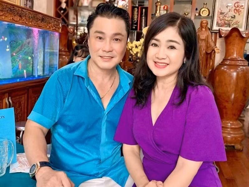 Biết tin NSND Thu Hà từ Hà Nội vào TP HCM công tác, Lý Hùng gọi điện thoại cho bạn diễn một thời mời đến nhà chơi. Ảnh: Znews.